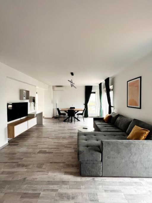 Skylark - Singapore Penthouse With Jacuzzi & Panoramic View Μπρασόβ Εξωτερικό φωτογραφία